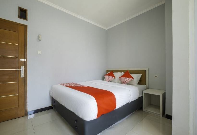 اتاق استاندارد, Karins Guesthouse Syariah Redpartner