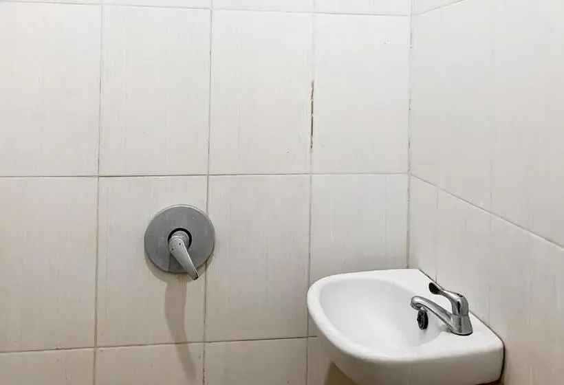 スタンダードシングルルーム, Karins Guesthouse Syariah Redpartner