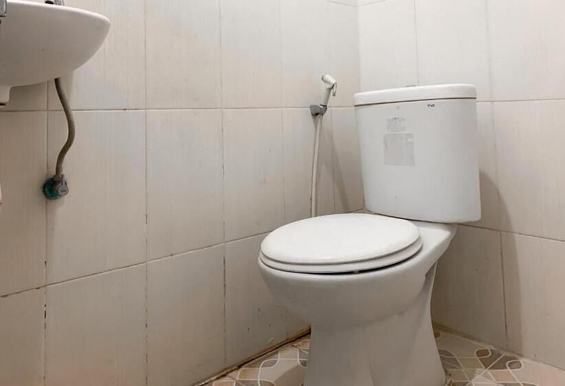 اتاق استاندارد یک نفره, Karins Guesthouse Syariah Redpartner