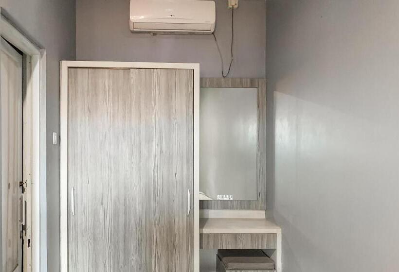 اتاق استاندارد یک نفره, Karins Guesthouse Syariah Redpartner