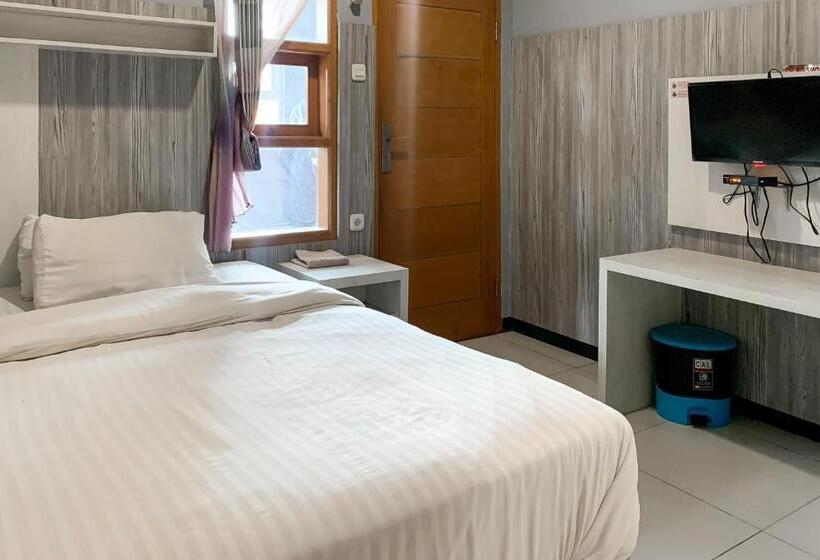 اتاق استاندارد یک نفره, Karins Guesthouse Syariah Redpartner