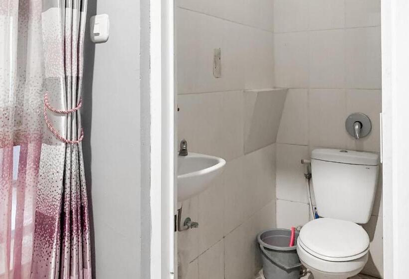 اتاق استاندارد, Karins Guesthouse Syariah Redpartner