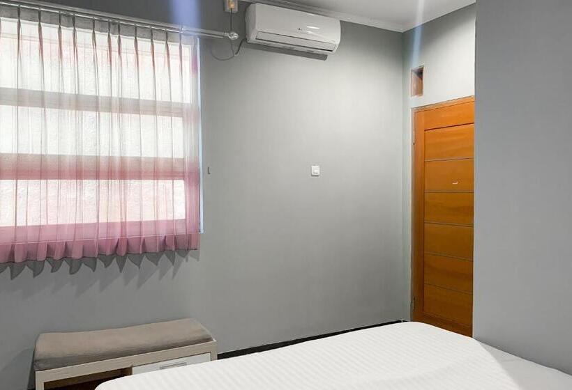 اتاق استاندارد, Karins Guesthouse Syariah Redpartner