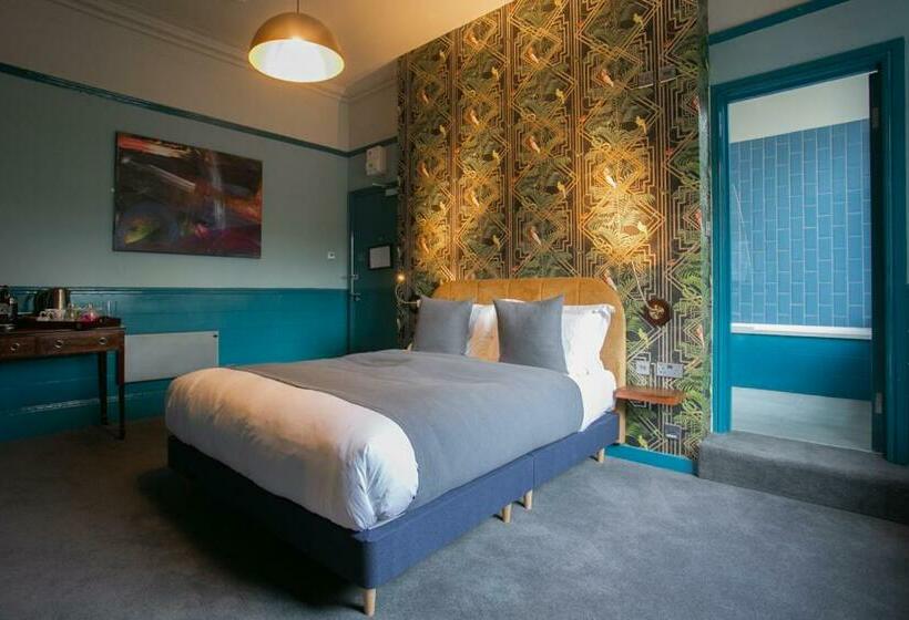 غرفة ديلوكس, The Ship Rooms