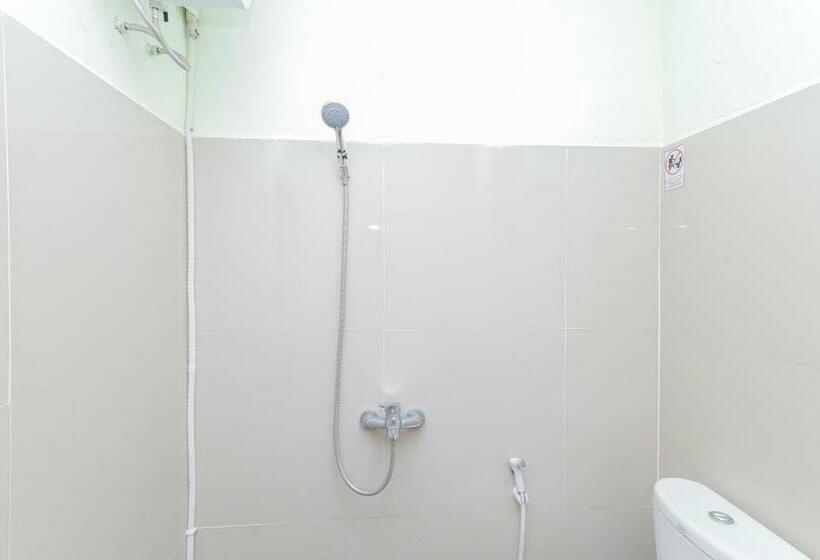 Номер Стандарт, Reddoorz Near Alun Alun Madiun