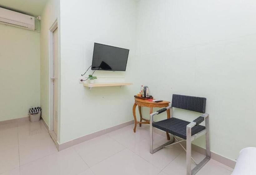 חדר סטנדרט, Reddoorz Near Alun Alun Madiun