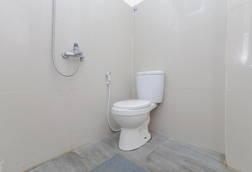 חדר אקונומי, Reddoorz Near Alun Alun Madiun