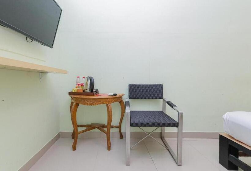 Номер Economy, Reddoorz Near Alun Alun Madiun