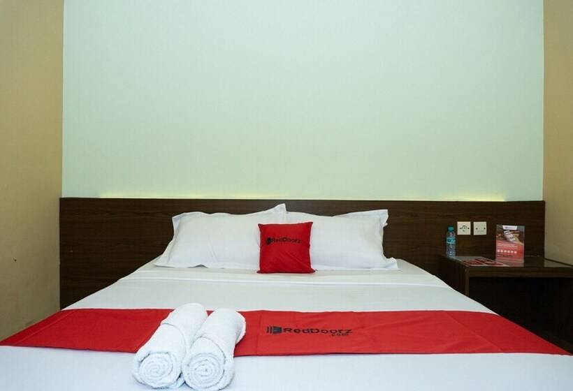 חדר סטנדרט, Reddoorz Near Alun Alun Madiun