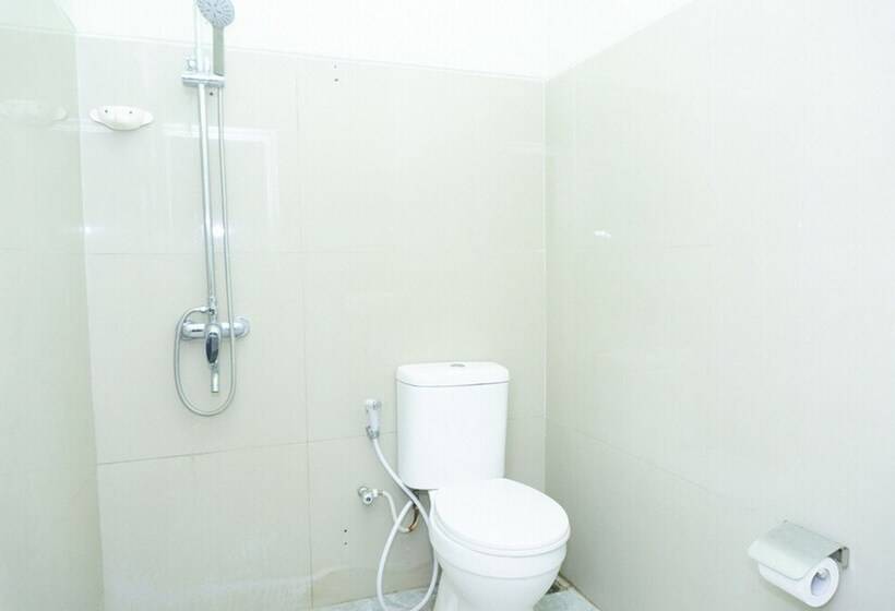 Номер Стандарт, Reddoorz Near Alun Alun Madiun