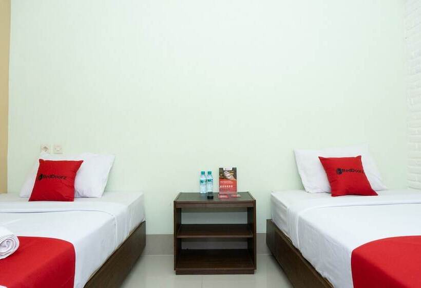 Номер Стандарт, Reddoorz Near Alun Alun Madiun