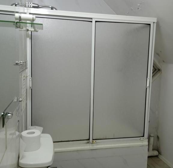 バス共有のスタンダードルーム, Hostal Newen