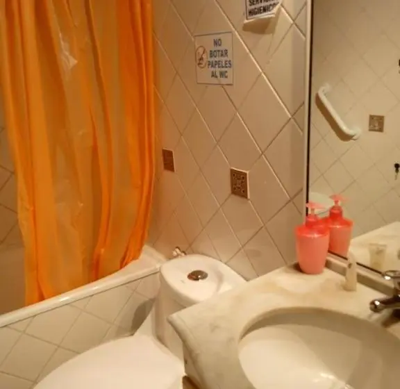 スタンダードルーム, Hostal Newen