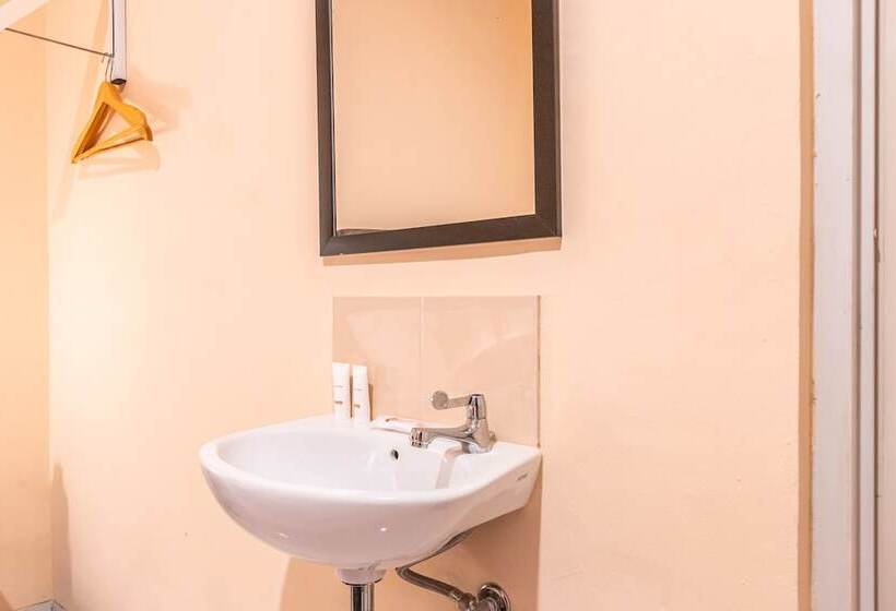 Номер Стандарт, Reddoorz @ Pavilion Residence Cikarang