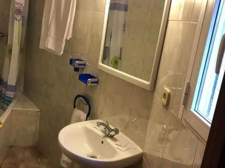 スタンダードルーム, Hostal Hermanos Sánchez