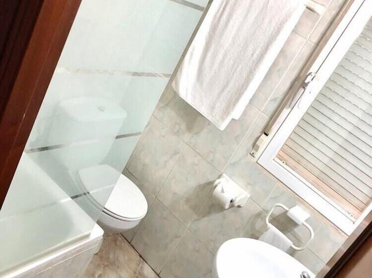 Номер Стандарт с Балконом, Hostal Hermanos Sánchez