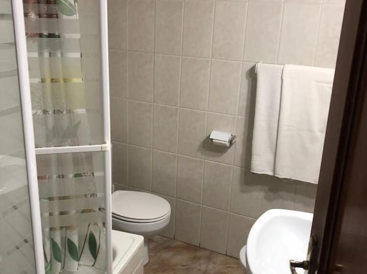 اتاق استاندارد با بالکن, Hostal Hermanos Sánchez