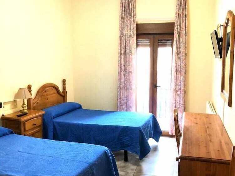 اتاق استاندارد با بالکن, Hostal Hermanos Sánchez