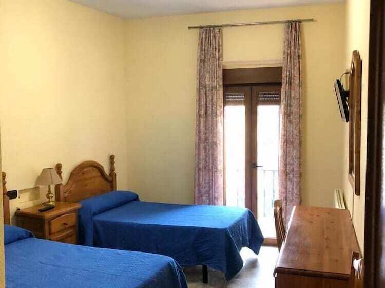 Номер Стандарт с Балконом, Hostal Hermanos Sánchez
