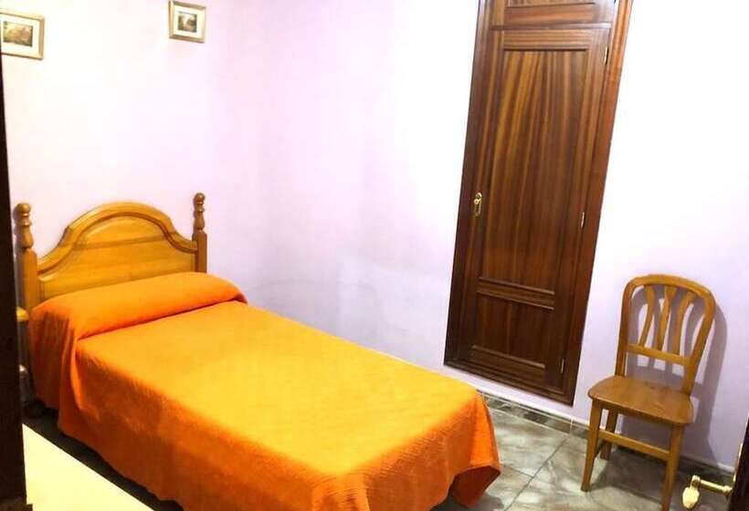 اتاق استاندارد یک نفره, Hostal Hermanos Sánchez
