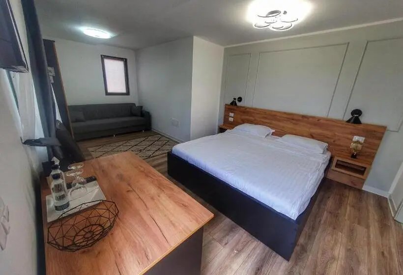 Superior Kolmen Hengen Huone, Vily Luxury Rooms