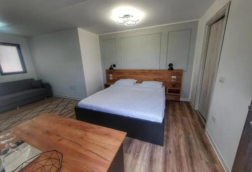 Superior Kolmen Hengen Huone, Vily Luxury Rooms
