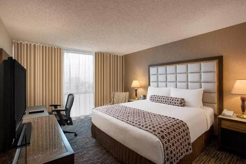 اتاق استاندارد با تخت بزرگ, Crowne Plaza San Francisco Airport, An Ihg