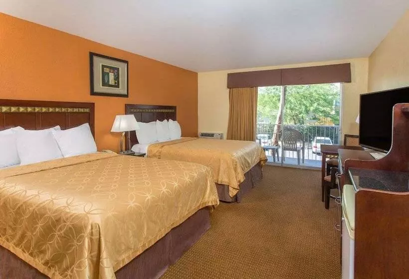 2ダブルベッドのスタンダードルーム, Days Inn By Wyndham Palm Springs