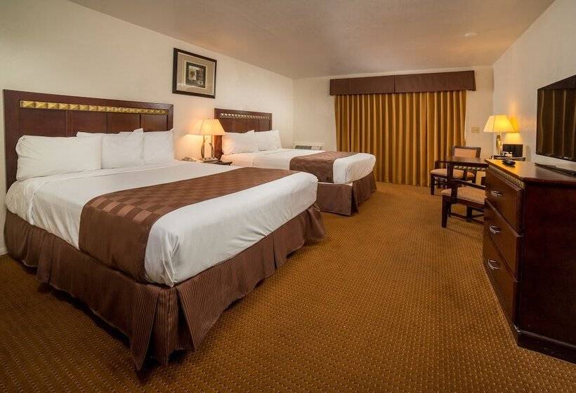 带2个双人床的标准工作室, Days Inn By Wyndham Palm Springs