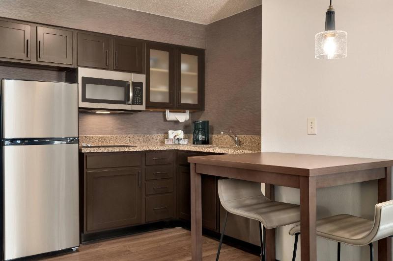 キングサイズベッドのスタンダードルーム, Doubletree By Hilton Hotel Vancouver