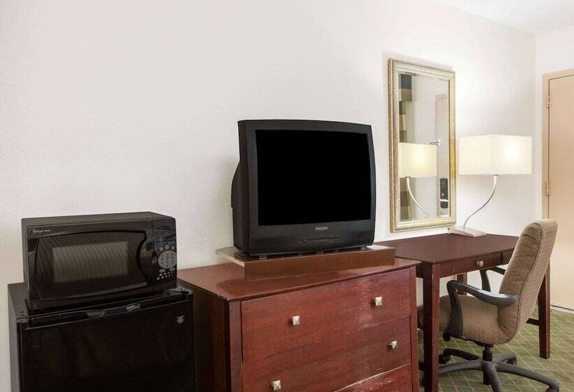 غرفه قياسيه سريرين مزدوجين, Knights Inn South Amboy