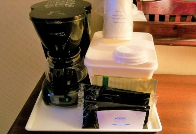 标准间, Night Hotel Broadway