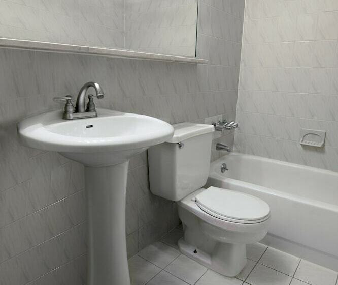 带2个双人床的标准工作室, Night Hotel Broadway