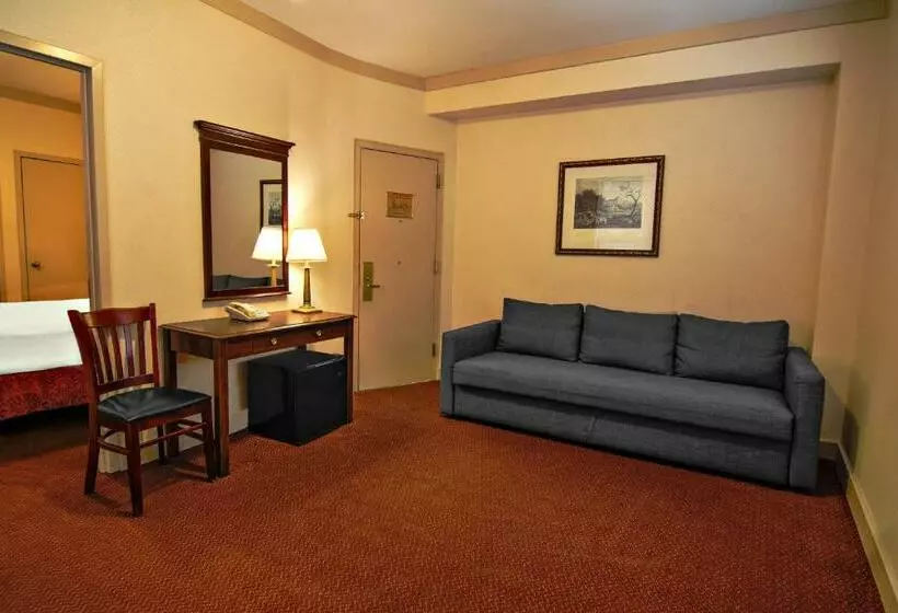 Sviitti, Night Hotel Broadway