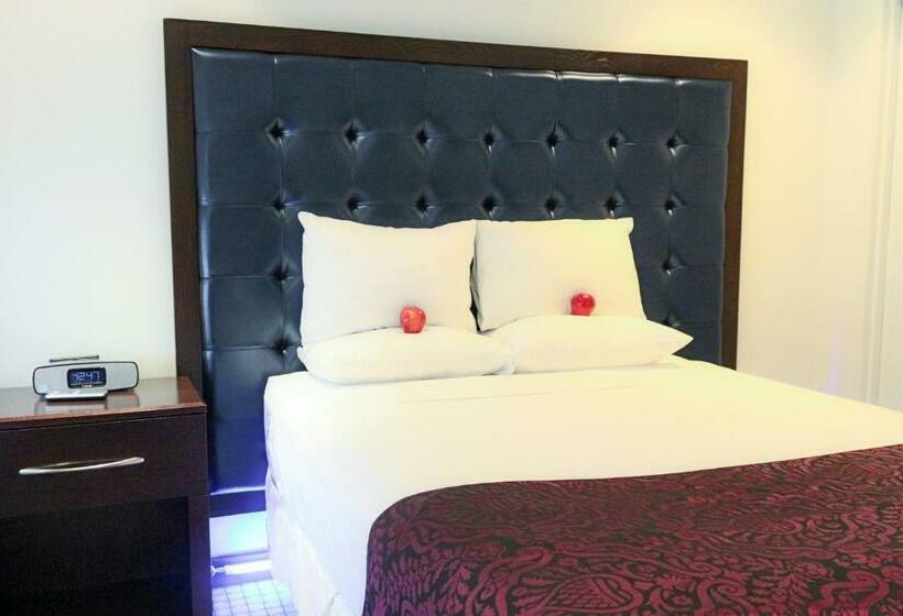 اتاق کلاس بیزنس, Night Hotel Broadway
