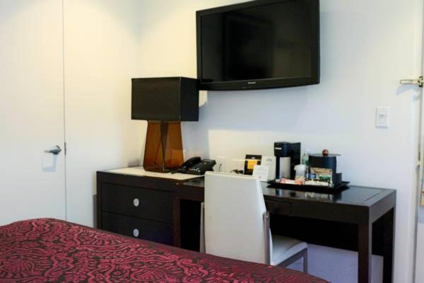 اتاق کلاس بیزنس, Night Hotel Broadway