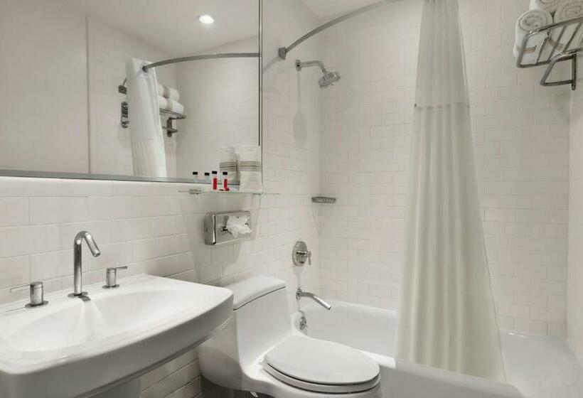 商务房间, Night Hotel Broadway