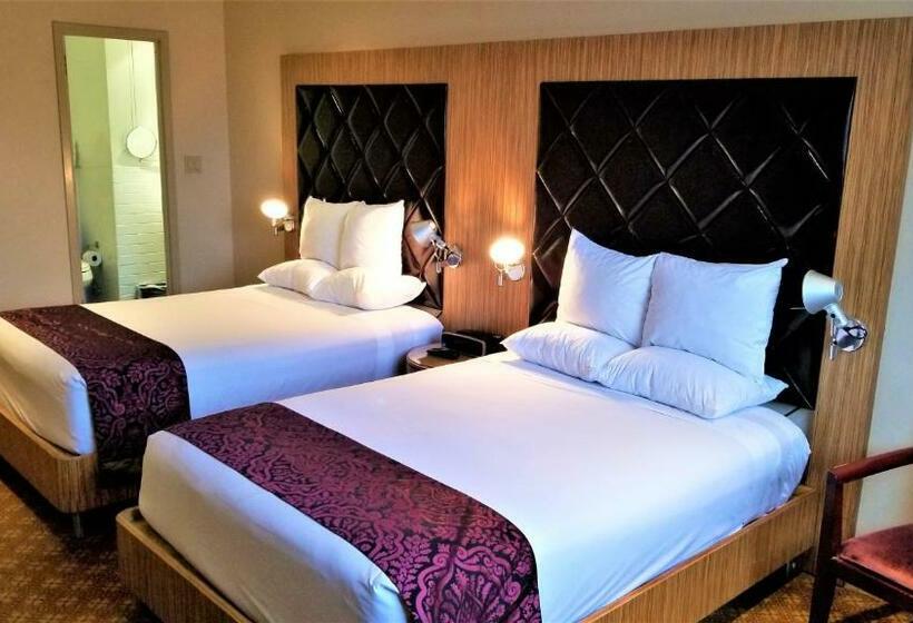 اتاق کلاس بیزنس, Night Hotel Broadway
