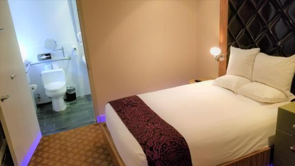 商务房间, Night Hotel Broadway