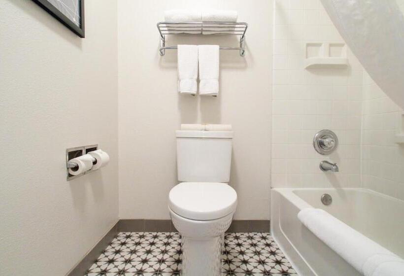 جناح سرير كينج, Oxford Suites Chico