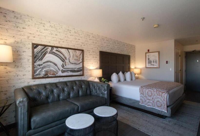 جناح سرير كينج, Oxford Suites Chico