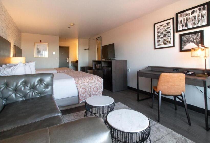 جناح, Oxford Suites Chico