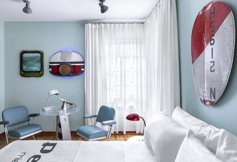 חדר דלוקס, Pelican