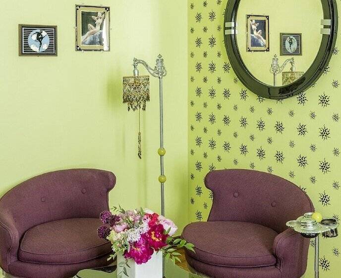 חדר דלוקס, Pelican