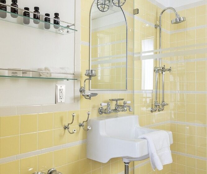 סוויטה דלוקס, Pelican