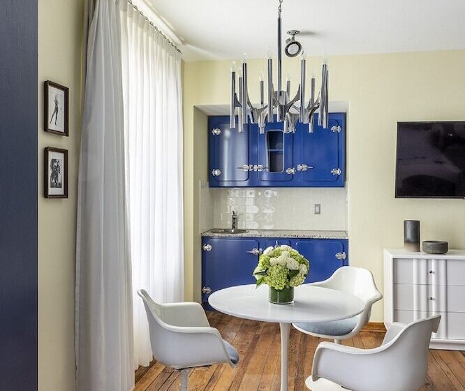 סוויטה דלוקס, Pelican