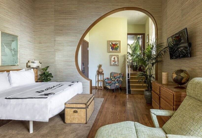 סוויטה דלוקס, Pelican