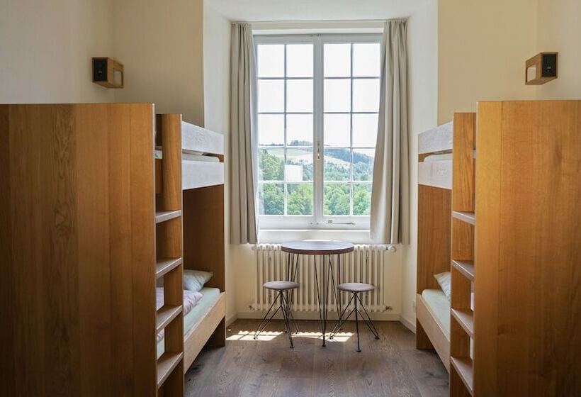 חדר סטנדרטי לארבעה עם חדר אמבטיה משותף, Schloss Burgdorf Youth Hostel