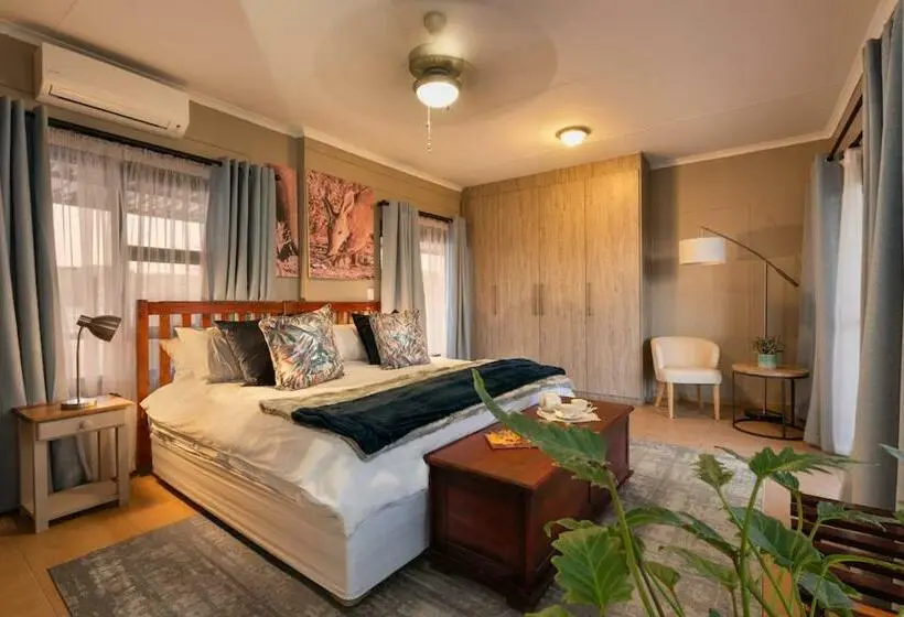 آپارتمان 3 خوابه, Safari House