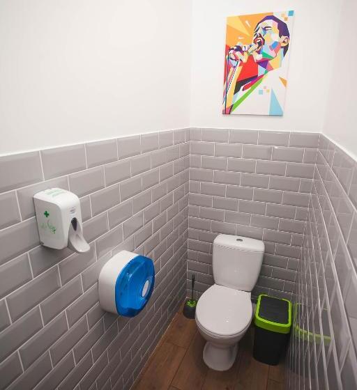 Четырехместный номер эконом класса с общей ванной комнатой, Dream Hostel Khmelnytskyi
